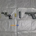pareja con armas de fuego detenida León